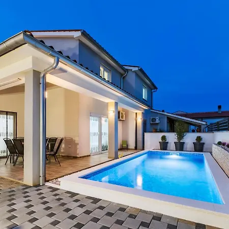 Stunning In Skatari With Wifi 펜션