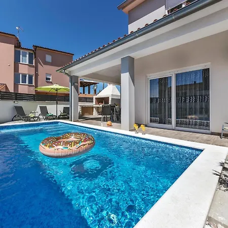 Stunning In Skatari With Wifi 풀라