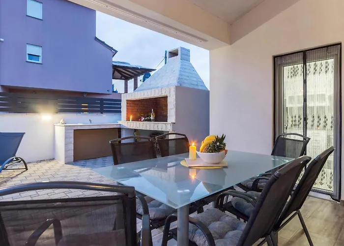 Stunning In Skatari With Wifi 풀라