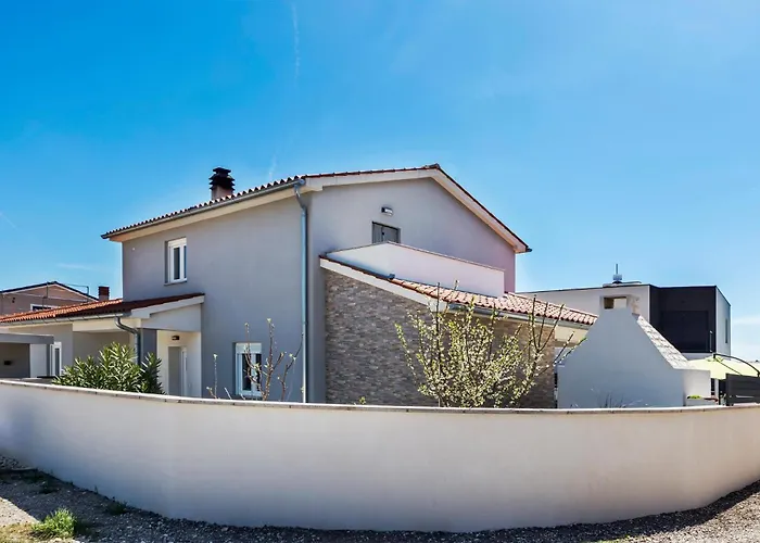 펜션 Stunning In Skatari With Wifi *