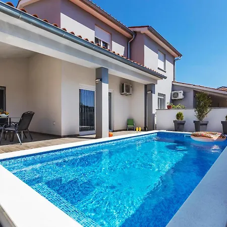 Lovely In Skatari With Kitchen Holiday home