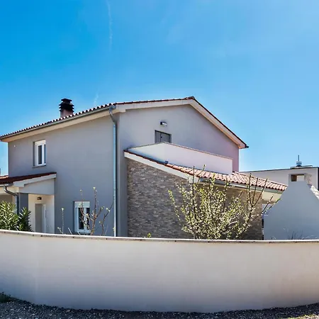 Holiday home Lovely In Skatari With Kitchen *