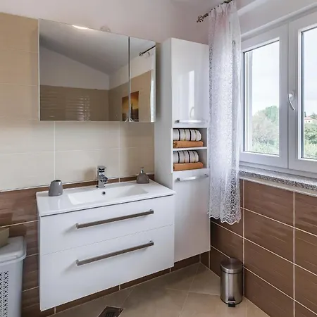 Lovely In Skatari With Kitchen